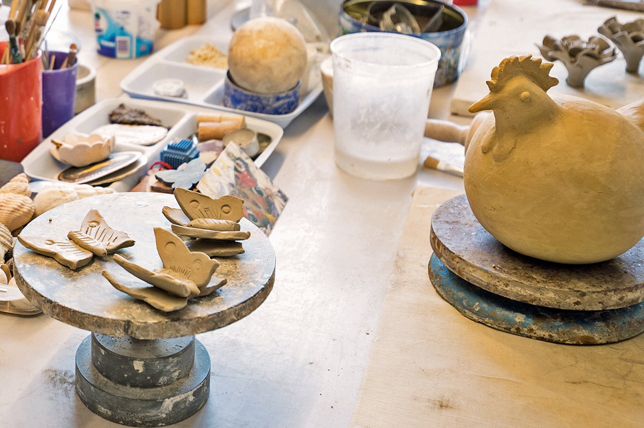 Keramikkurs Tonfiguren auf einer Töpferscheibe