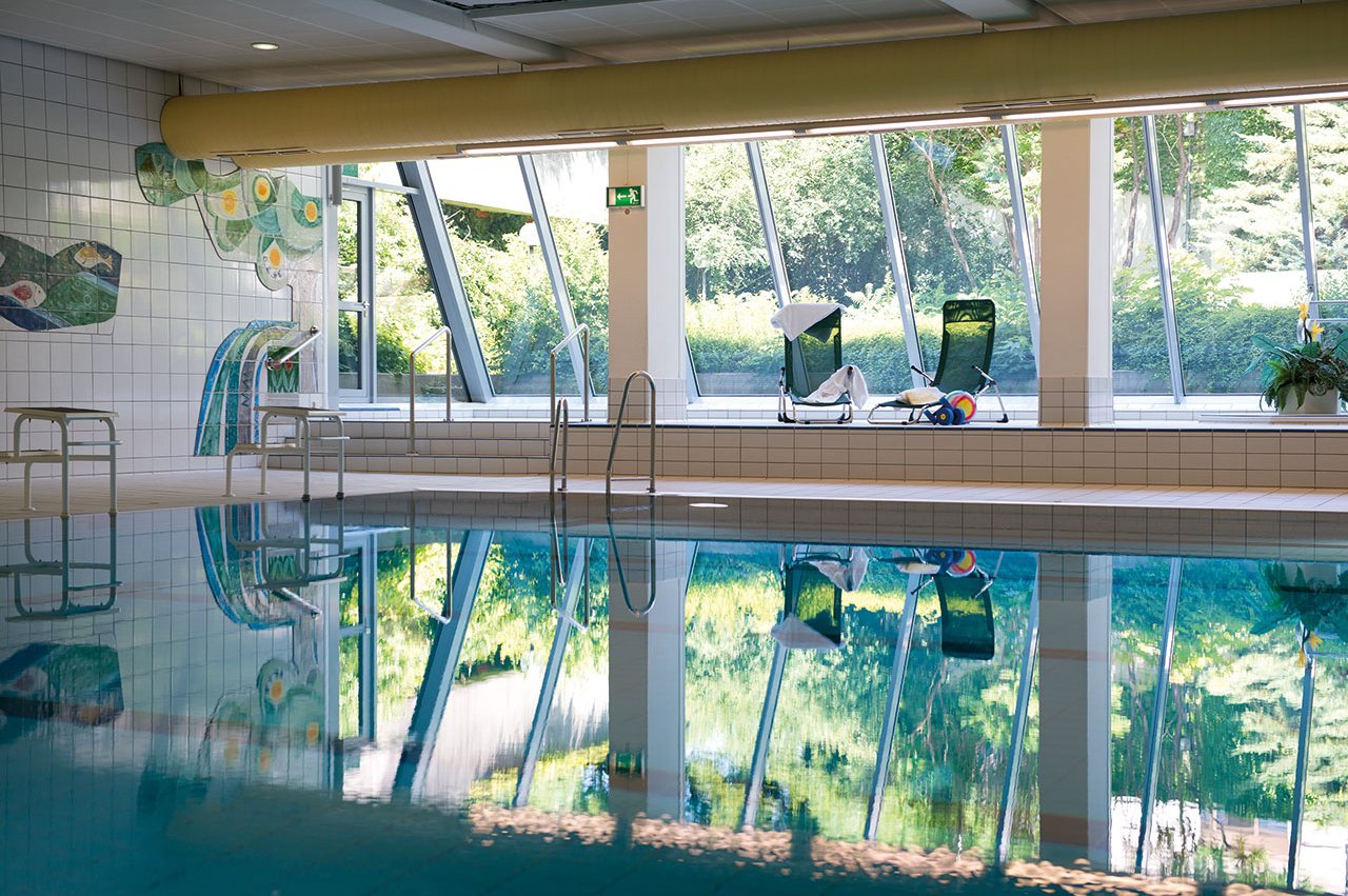 Im Augustinum München-Nord finden Sie auch einen großzügigen Wellnessbereich mit Schwimmbad und Sauna. Im Augustinum München-Nord finden Sie auch einen großzügigen Wellnessbereich mit Schwimmbad und Sauna.