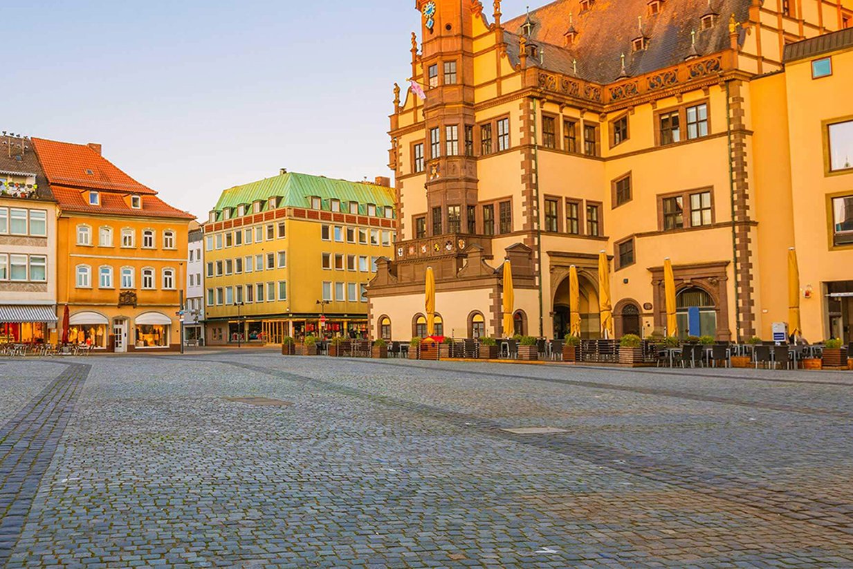 Ins Zentrum Schweinfurts mit dem historischen Marktplatz sind es vom Augustinum aus nur ein paar Minuten zu Fuß. Ins Zentrum Schweinfurts mit dem historischen Marktplatz sind es vom Augustinum aus nur ein paar Minuten zu Fuß.