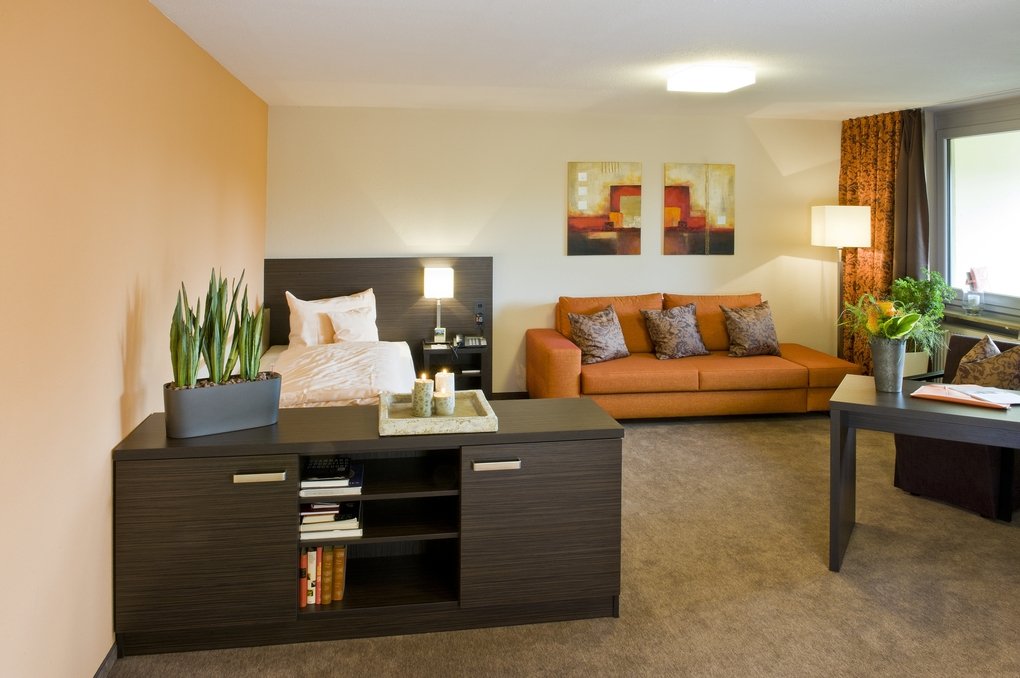 Auch die 1-Zimmer-Appartements im Augustinum Roth lassen ein ganz individuelles Einrichten zu. Auch die 1-Zimmer-Appartements im Augustinum Roth lassen ein ganz individuelles Einrichten zu.