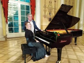 Vier Hände – ein Klavier: Mozart, Schubert und Rachmaninov Vier Hände – ein Klavier: Mozart, Schubert und Rachmaninov