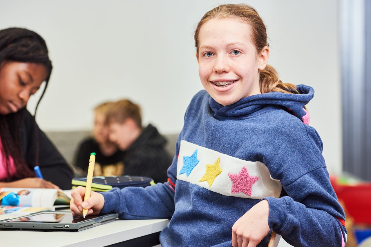 Hausaufgabenbetreuung Eine Schülerin während der Hausaufgabenbetreuung