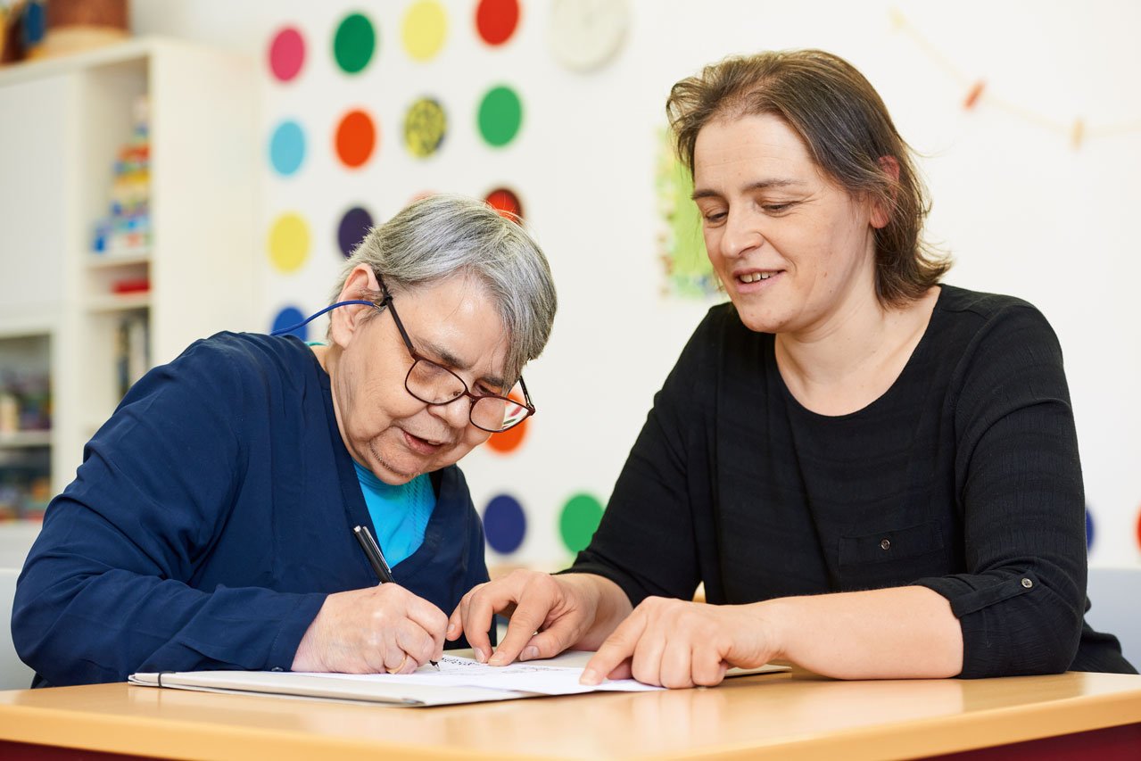 Alltagsbewältigung und Erhalt von lebenspraktischen Fähigkeiten Alltagsbewältigung und Erhalt von lebenspraktischen Fähigkeiten