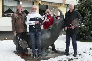 Spiel, Satz, Lebenslust: Das Tennis-Doppel aus dem Augustinum Braunschweig Spiel, Satz, Lebenslust: Das Tennis-Doppel aus dem Augustinum Braunschweig