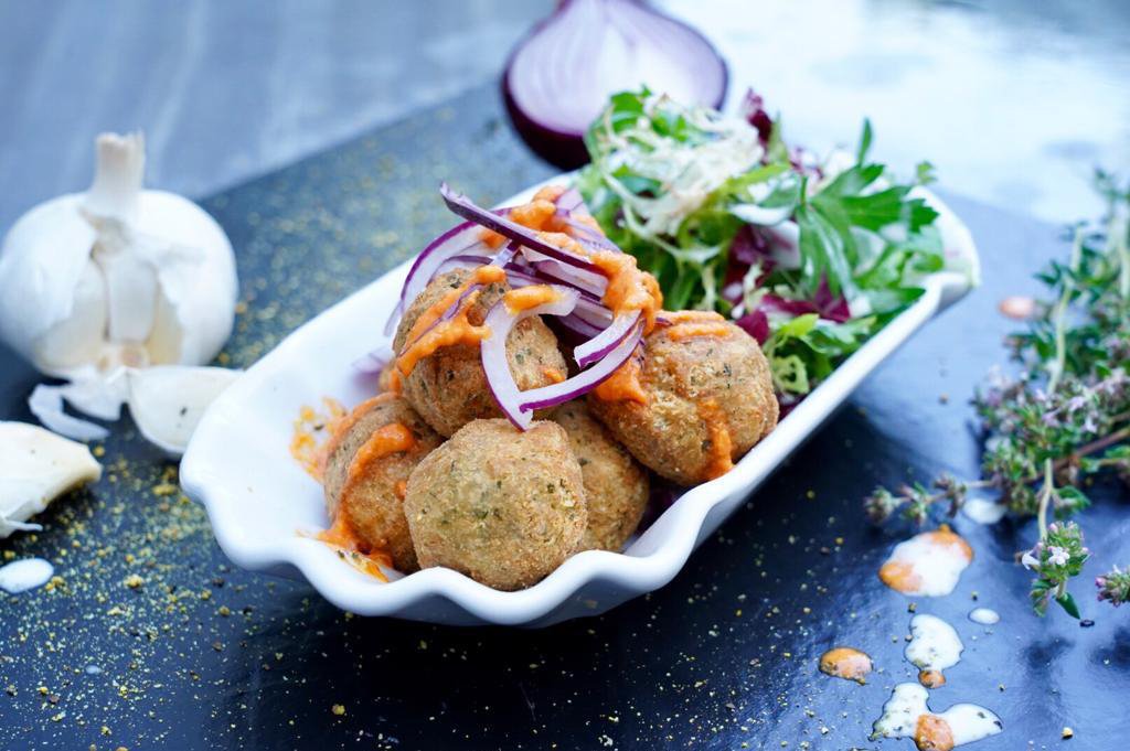 Wie hier beim Sommerfest 2019 werden Sie bei unseren Festen und Feiern von Küche und Service ganz besonders verwöhnt. Wie hier beim Sommerfest 2019 werden Sie bei unseren Festen und Feiern von Küche und Service ganz besonders verwöhnt.