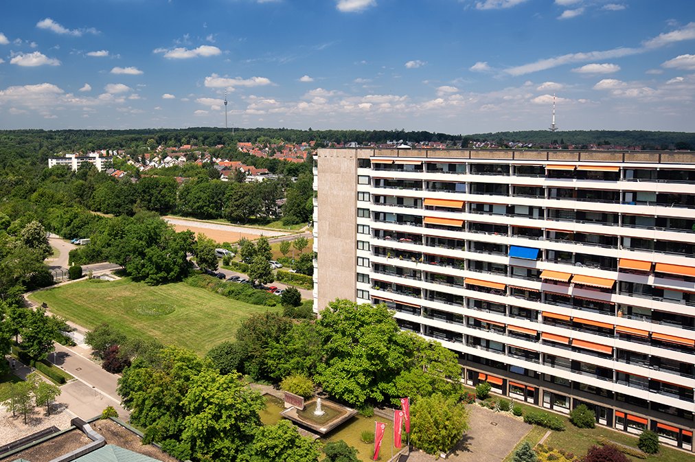 Sillenbuch liegt am südlichen Stadtrand Stuttgarts mit einer sehr guten Verkehrsanbindung an die Innenstadt. Sillenbuch liegt am südlichen Stadtrand Stuttgarts mit einer sehr guten Verkehrsanbindung an die Innenstadt.