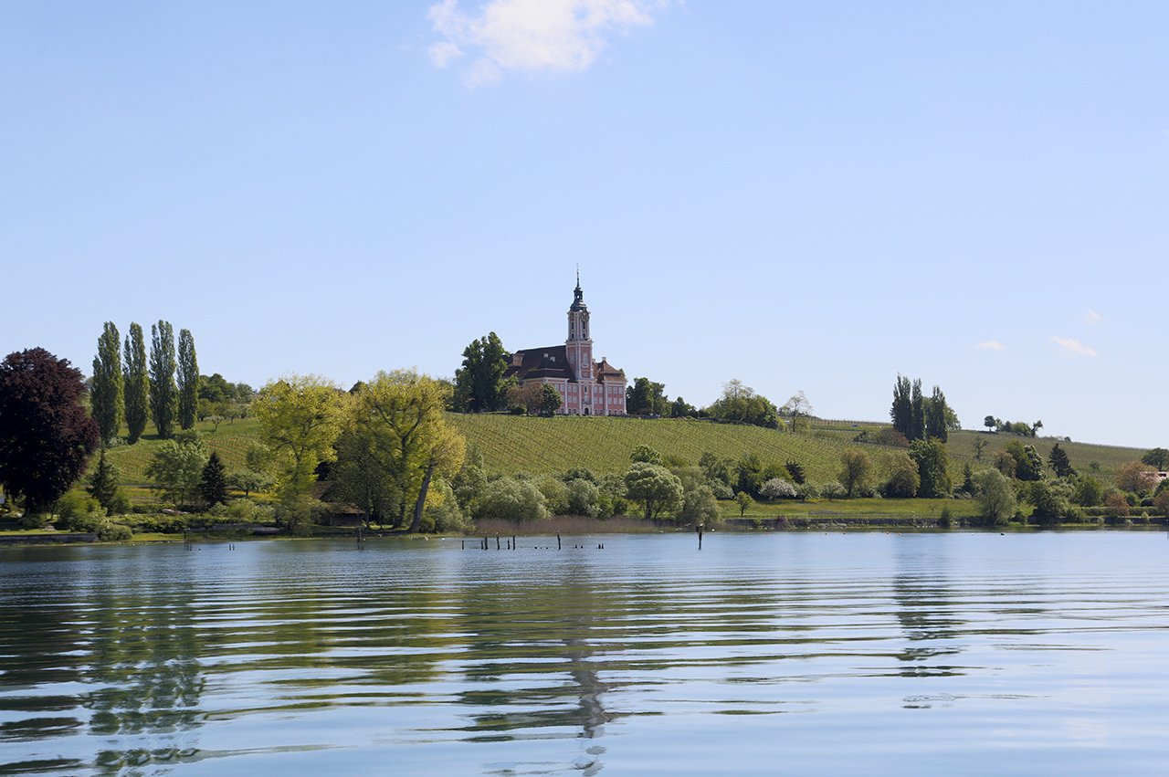 Zahlreiche Ausflugsziele rund um den Bodensee, im Schwarzwald oder in der Schweiz warten darauf, zu Lande oder zu Wasser erkundet zu werden, wie hier die Basilika Birnau. Zahlreiche Ausflugsziele rund um den Bodensee, im Schwarzwald oder in der Schweiz warten darauf, zu Lande oder zu Wasser erkundet zu werden, wie hier die Basilika Birnau.