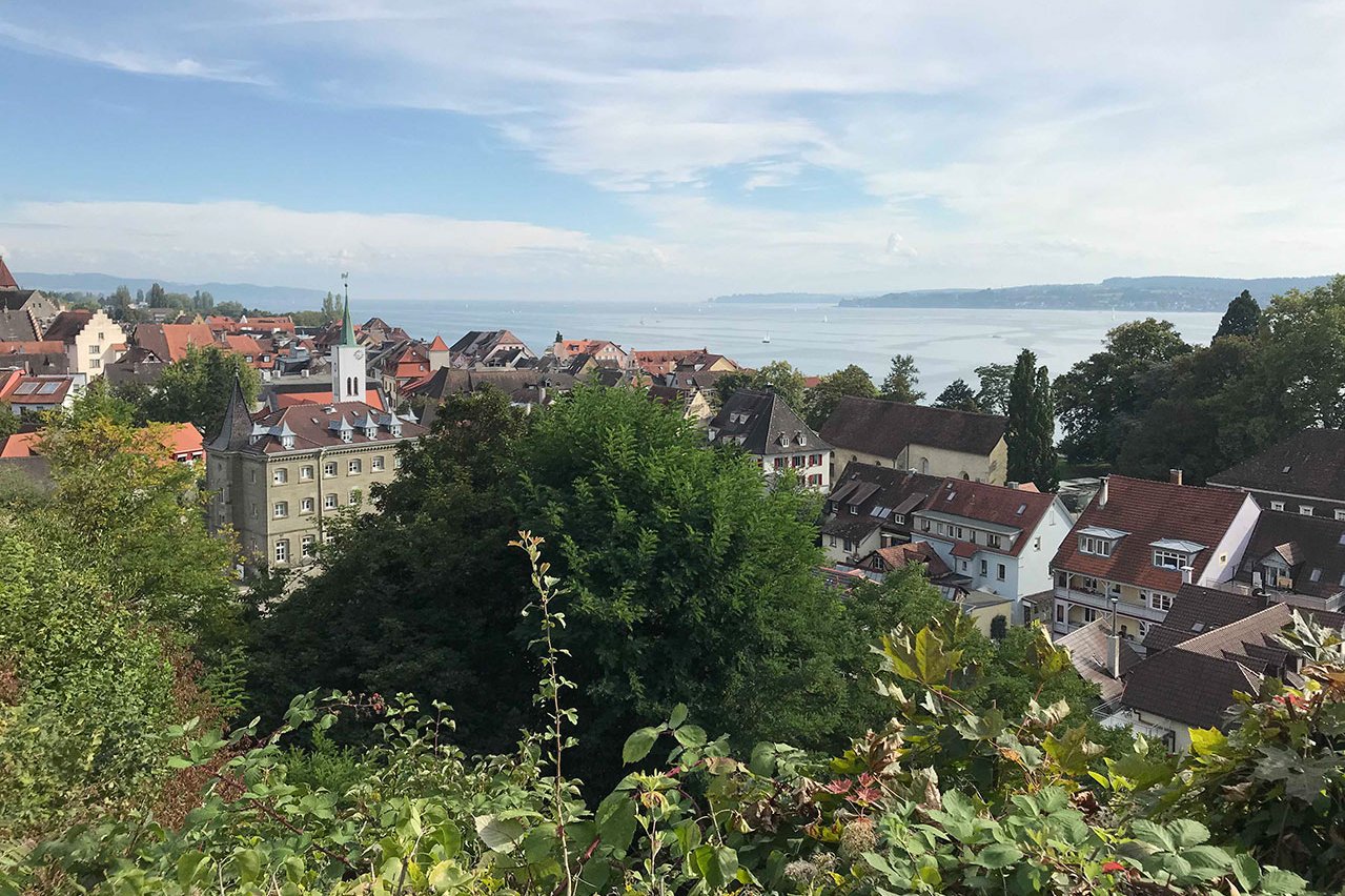 Erleben Sie die idyllische Stadt Überlingen, deren Innenstadt in wenigen Minuten zu Fuß zu erreichen ist. Erleben Sie die idyllische Stadt Überlingen, deren Innenstadt in wenigen Minuten zu Fuß zu erreichen ist.