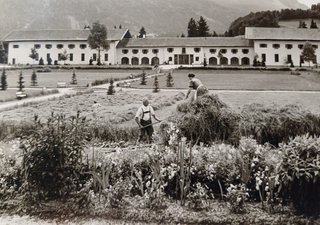 Historische Ausstellung über 75 Jahre soziales Engagement Historische Ausstellung über 75 Jahre soziales Engagement