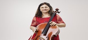 Eine Frau mit Violine