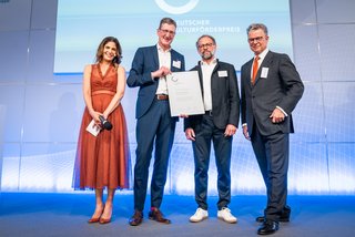 Europäischer Kunstpreis euward8 gewinnt den Deutschen Kulturförderpreis Europäischer Kunstpreis euward8 gewinnt den Deutschen Kulturförderpreis