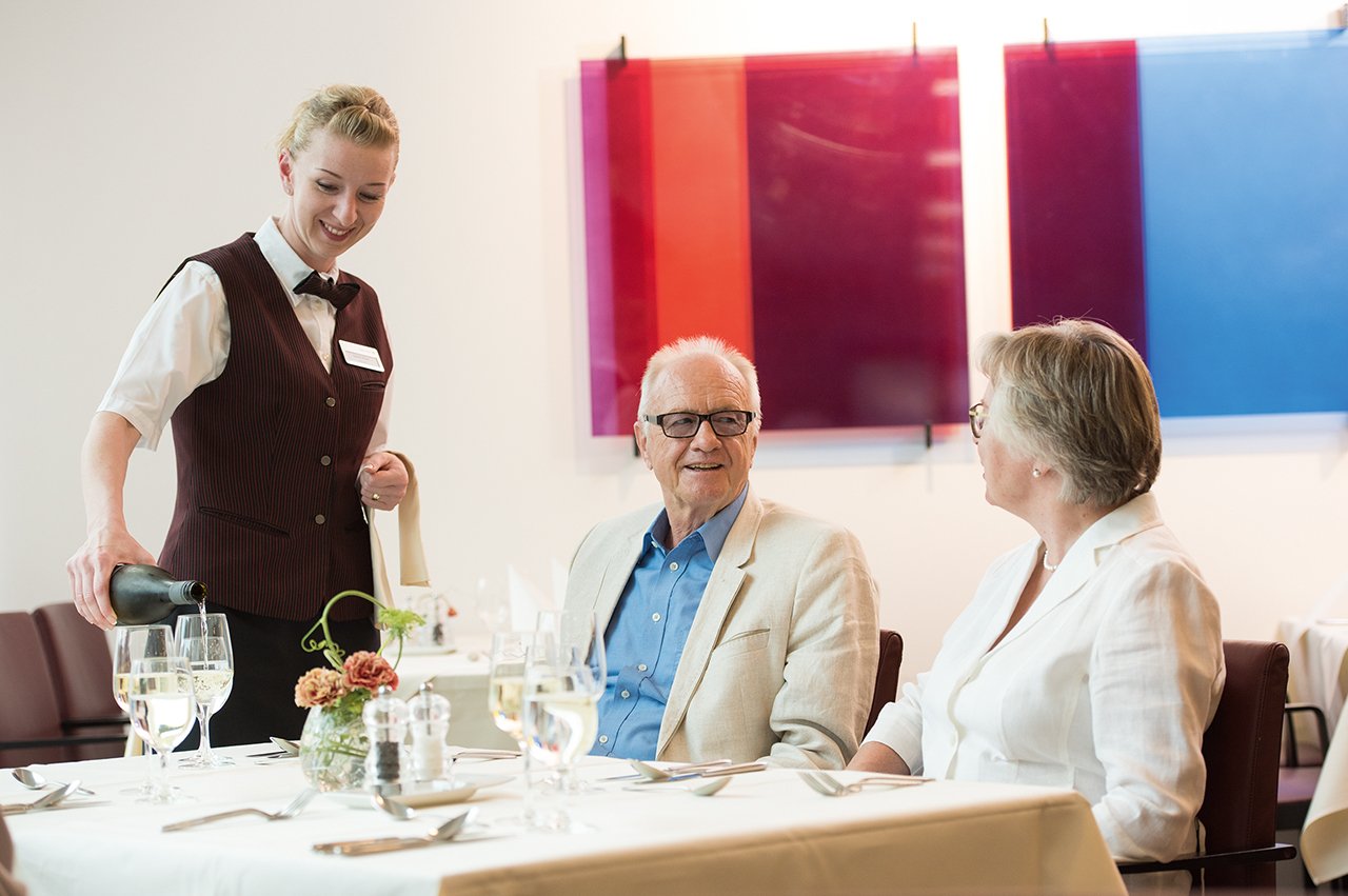 Hier werden Sie aufmerksam und herzlich umsorgt. Wie das bei „Stammgästen“ eben üblich ist! Hier werden Sie aufmerksam und herzlich umsorgt. Wie das bei „Stammgästen“ eben üblich ist!