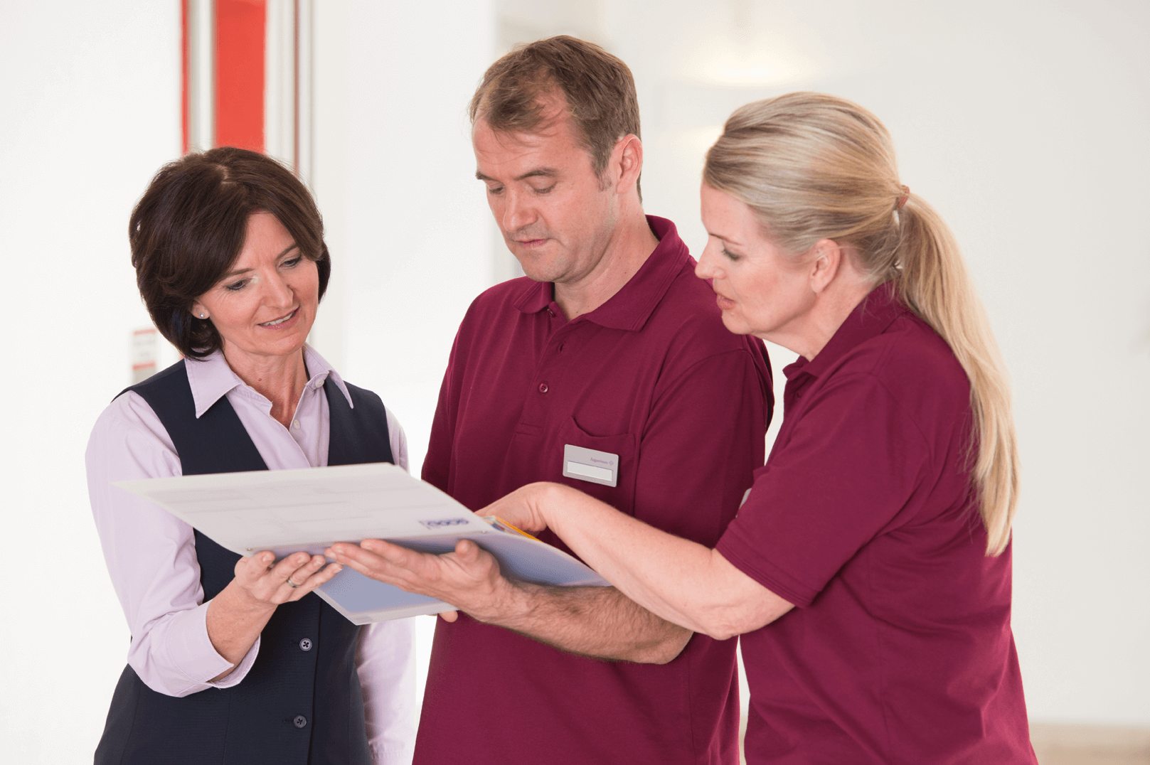 Pflege-Leitbild der Augustinum Seniorenresidenzen Augustinum Mitarbeiter bei einer Besprechung