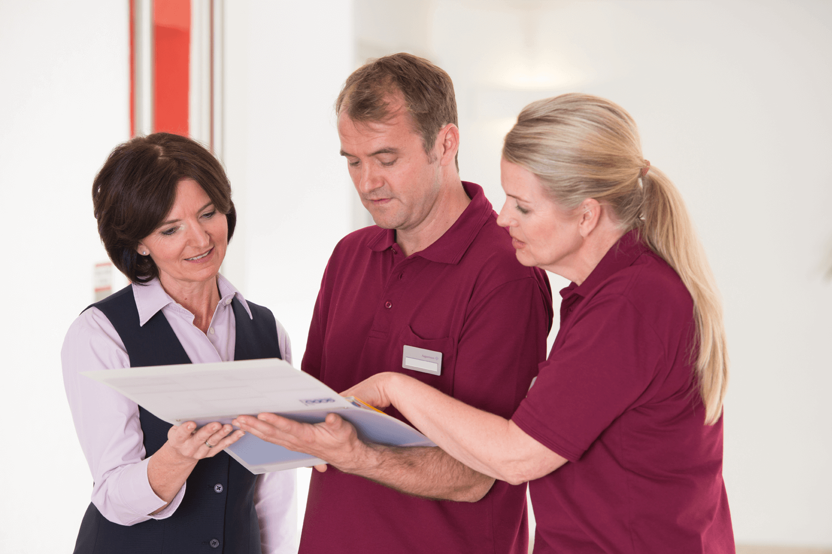 Pflege-Leitbild der Augustinum Seniorenresidenzen Augustinum Mitarbeiter bei einer Besprechung