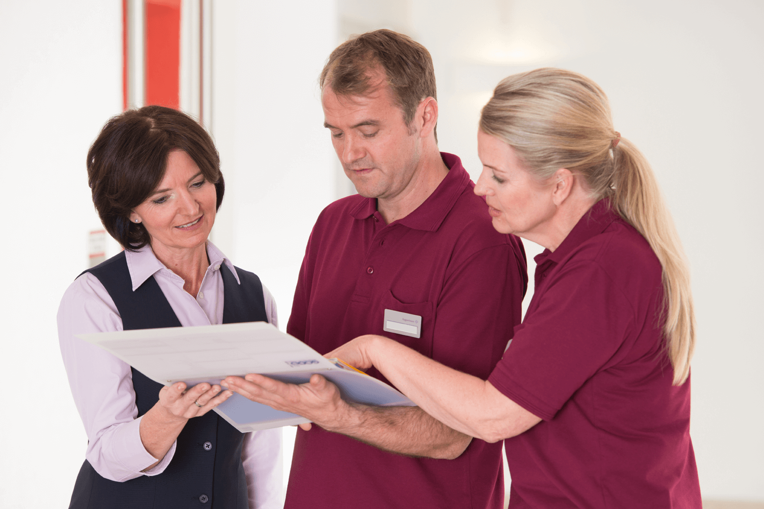 Pflege-Leitbild der Augustinum Seniorenresidenzen Augustinum Mitarbeiter bei einer Besprechung