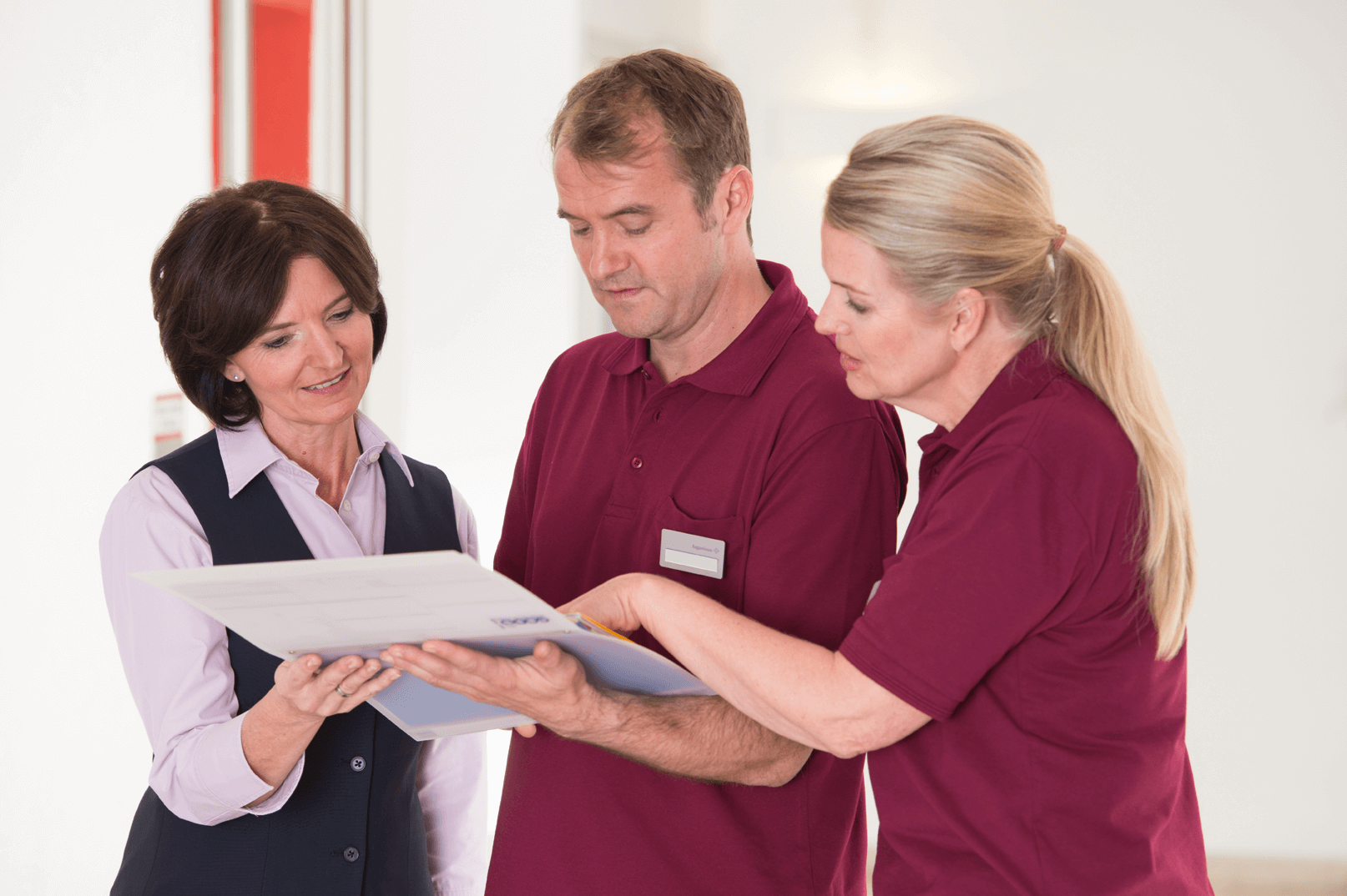 Pflege-Leitbild der Augustinum Seniorenresidenzen Augustinum Mitarbeiter bei einer Besprechung