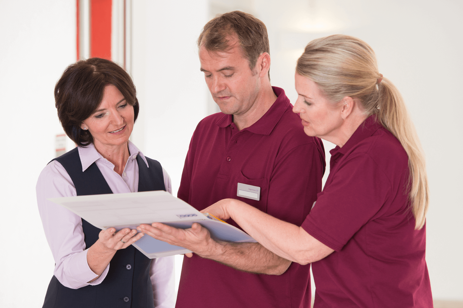 Pflege-Leitbild der Augustinum Seniorenresidenzen Augustinum Mitarbeiter bei einer Besprechung