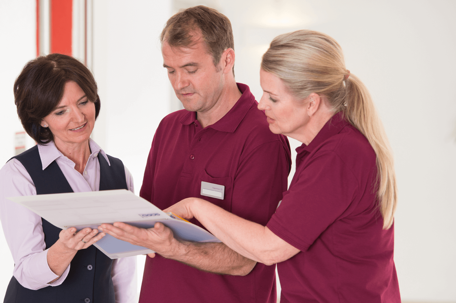 Pflege-Leitbild der Augustinum Seniorenresidenzen Augustinum Mitarbeiter bei einer Besprechung