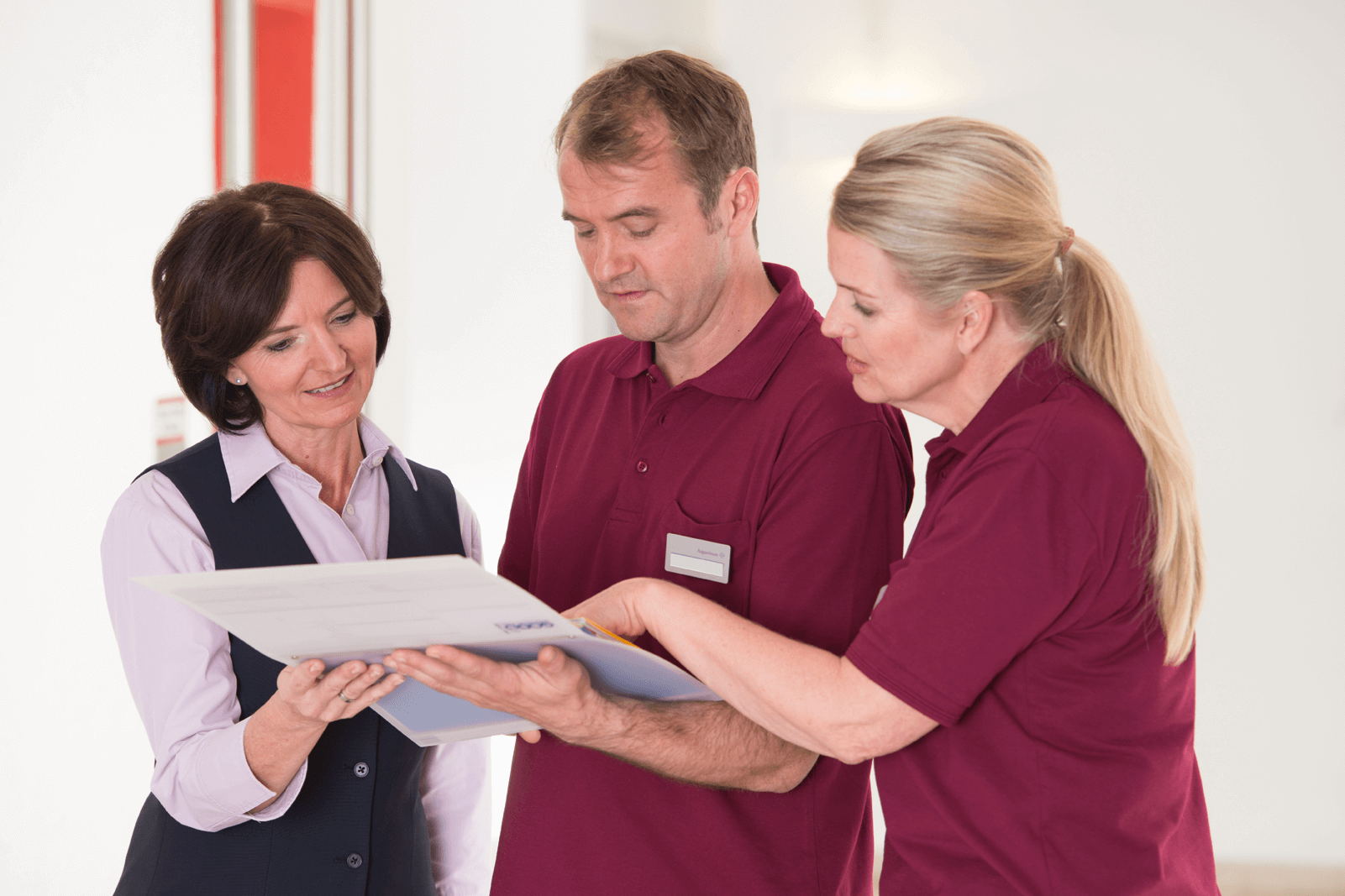 Pflege-Leitbild der Augustinum Seniorenresidenzen Augustinum Mitarbeiter bei einer Besprechung