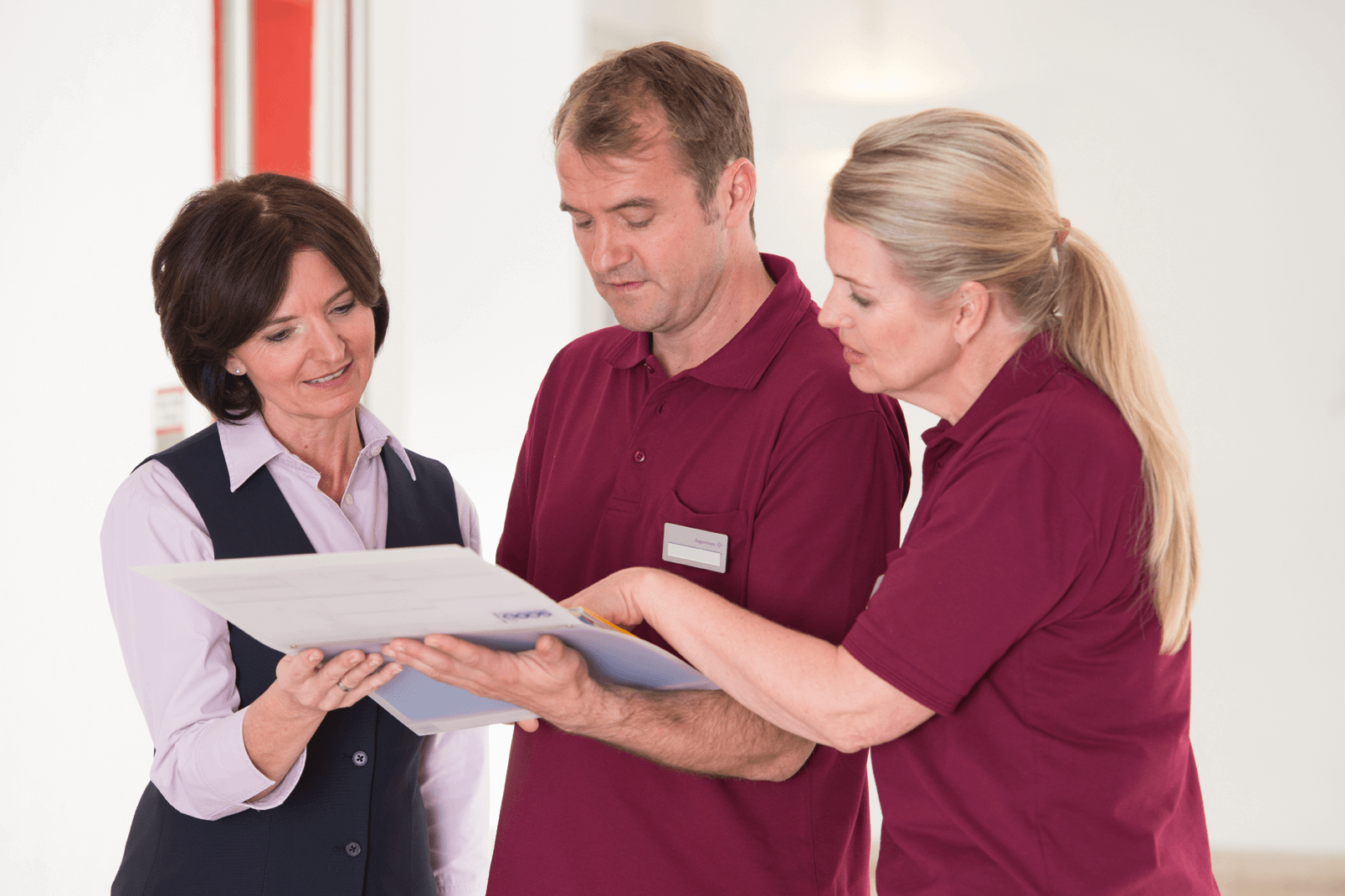 Pflege-Leitbild der Augustinum Seniorenresidenzen Augustinum Mitarbeiter bei einer Besprechung