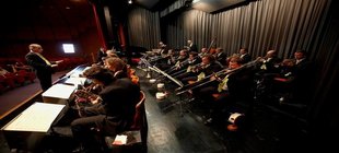 Musiker auf einer bühne Musiker auf einer Bühne