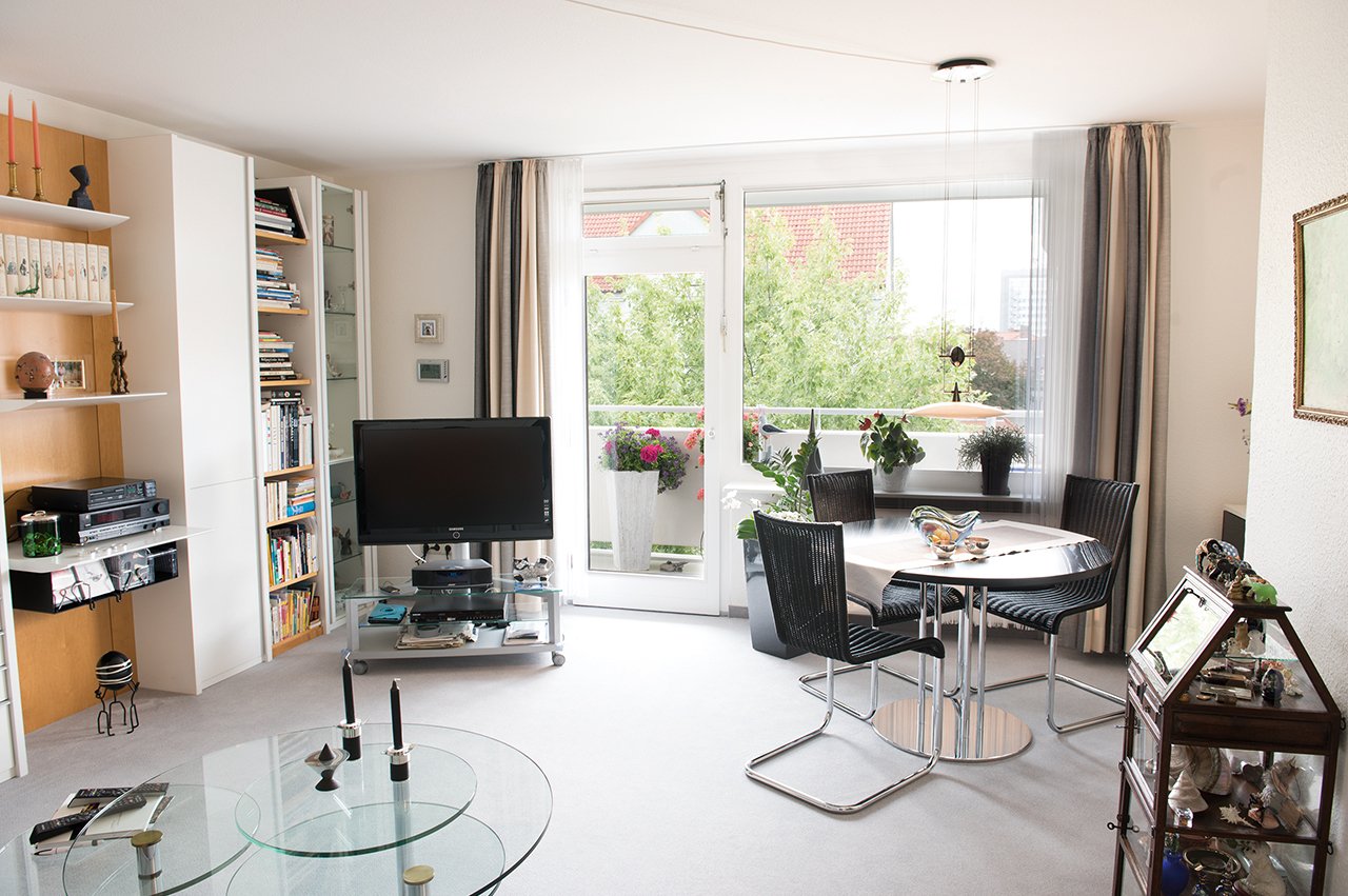 In den Wohnungen liegt standardmäßig ein hochwertiger Bodenbelag aus. Auch hier können individuelle Wünsche berücksichtigt werden. In den Wohnungen liegt standardmäßig ein hochwertiger Bodenbelag aus. Auch hier können individuelle Wünsche berücksichtigt werden.