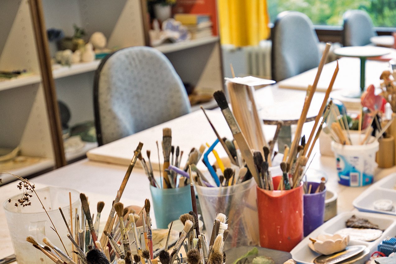 Malen und Zeichnen Tisch mit Malutensilien