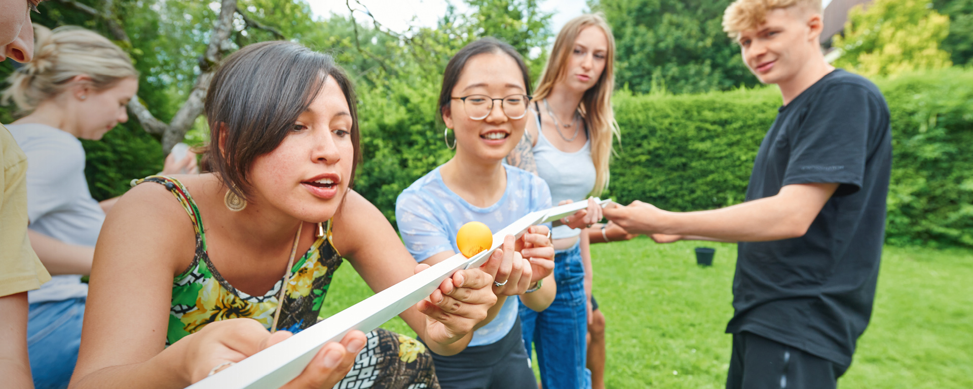 Augustinum Freiwilligendienste Seminare Team Freiwillige des Augustinum bei einer Gruppenaktivität